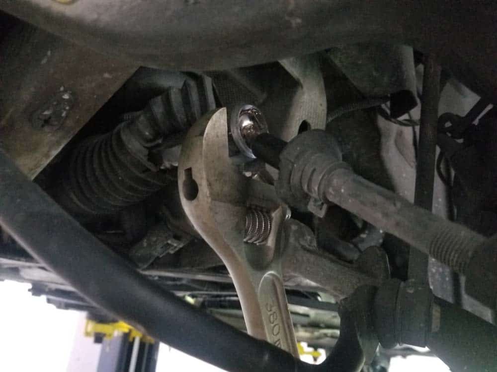 bmw e63 tie rod replacement - Use an adjustable wrench to loosen the inner ball joint