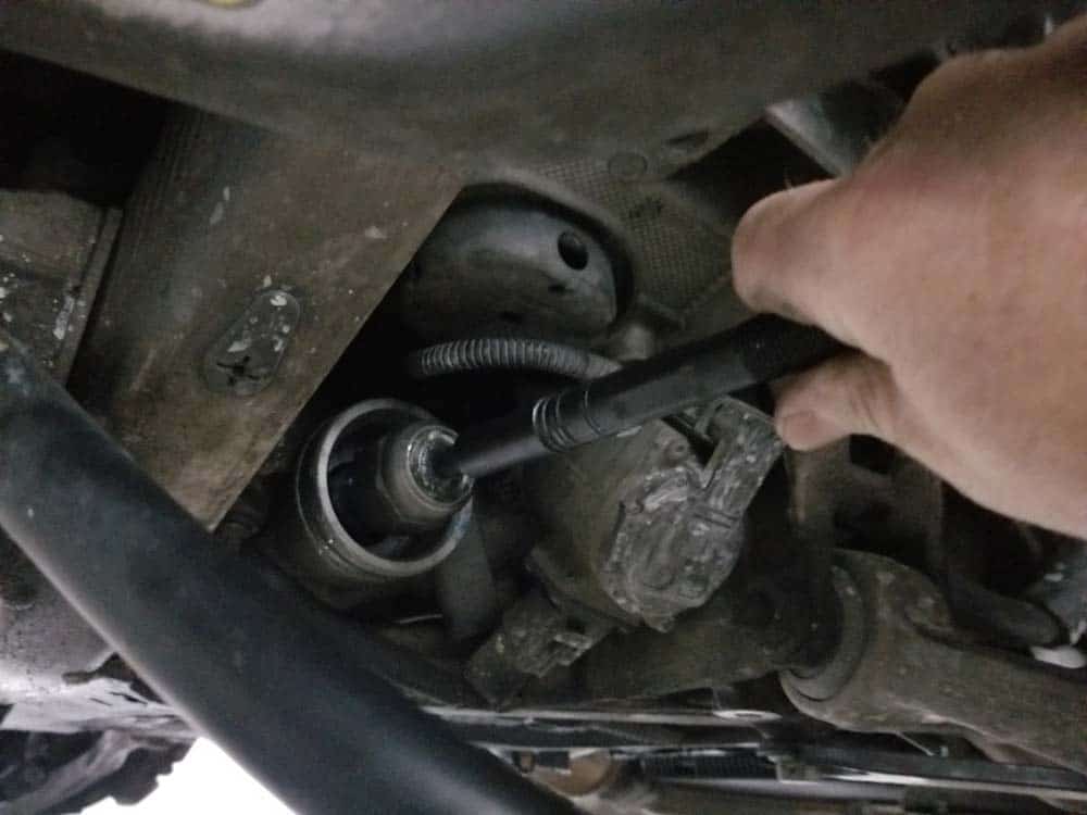bmw e63 tie rod replacement - Install the inner tie rod into the steering rack and hand tighten