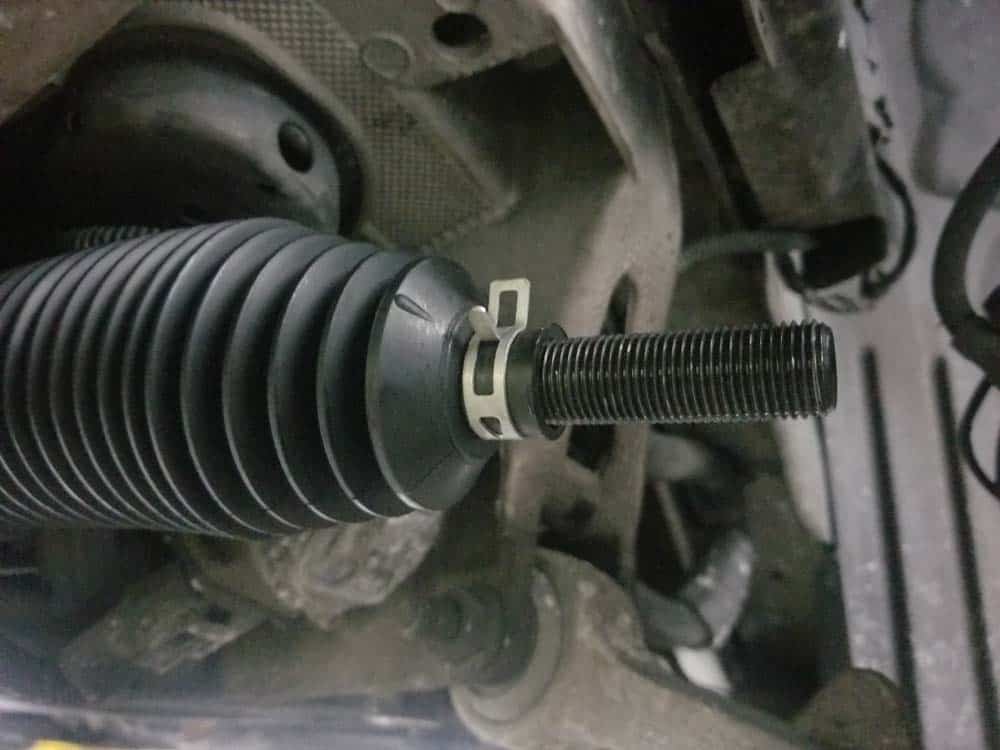 bmw e63 tie rod replacement - Install the outer hose clamp