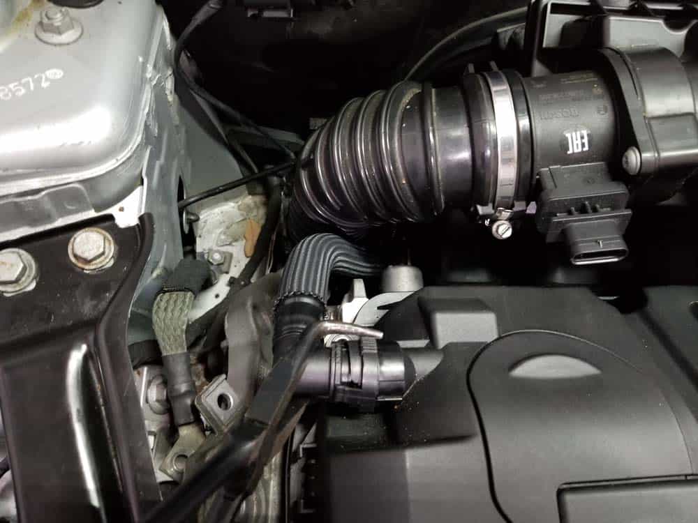 mini r56 water pump replacement - Pinch the crankcase breather line connection so it releases from the valve cover