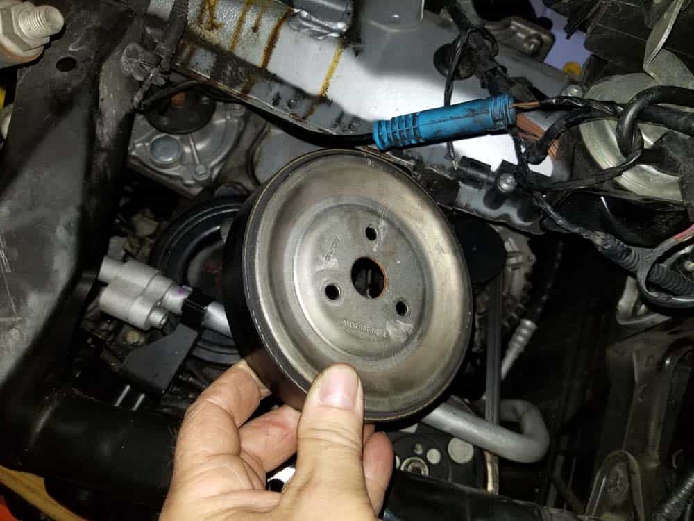 Remove the water pump drive wheel from the engine