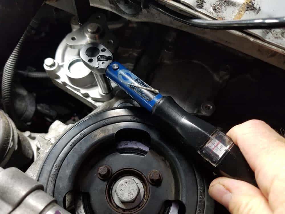 mini r56 water pump replacement - Torque all of the water pump mounting bolts to 10 Nm (7 ft-lb).