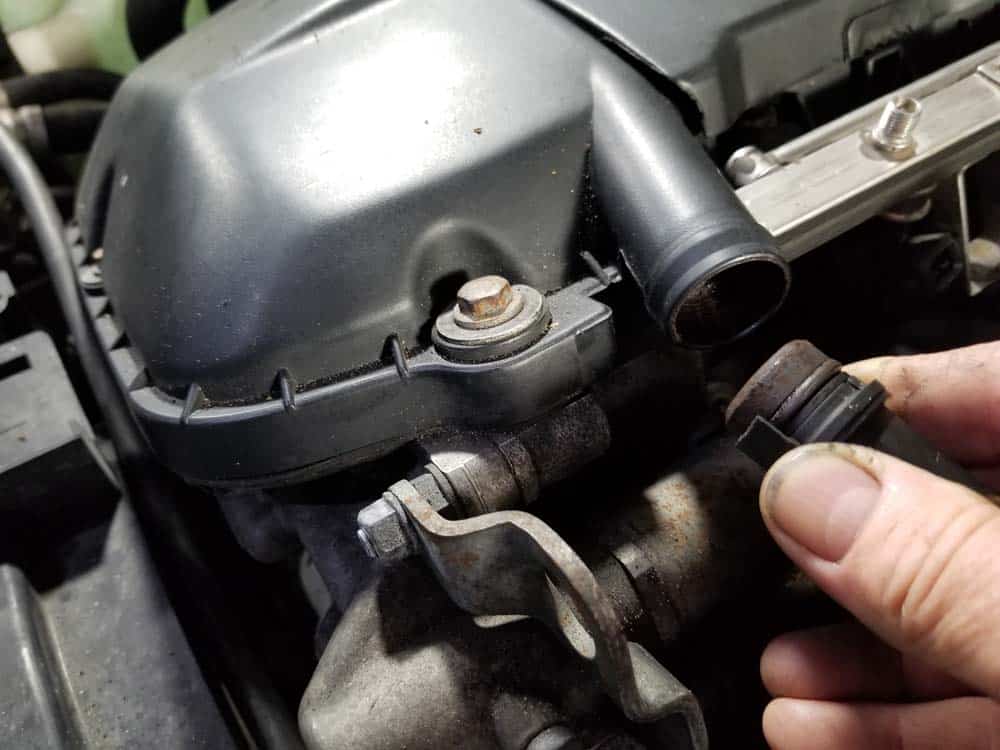 bmw m52 intake manifold removal - Disconnect the crankcase breather hose
