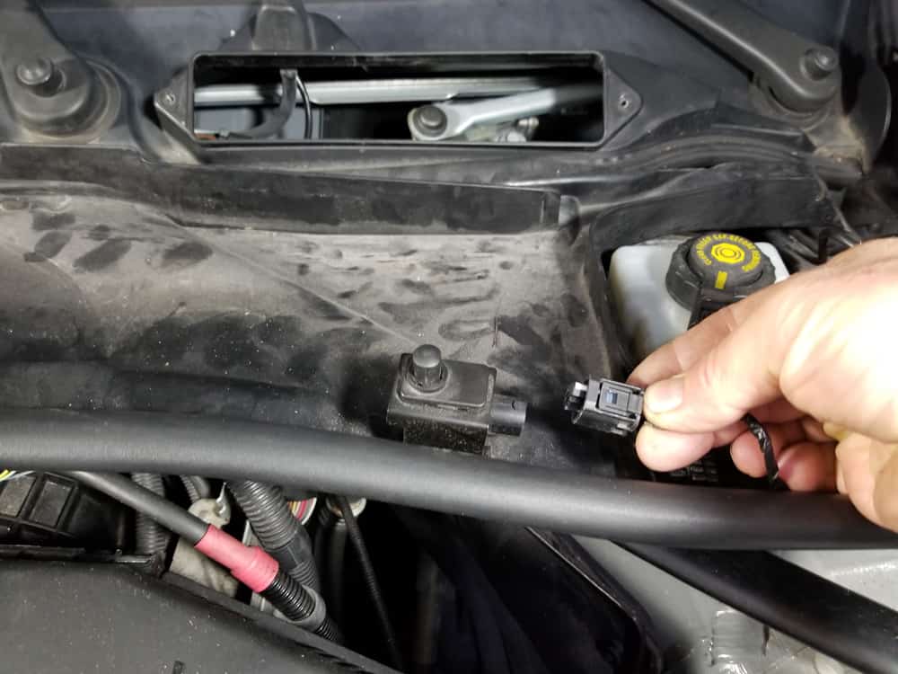 bmw n55 valve cover gasket replacement - Disconnect the hood switch on the right side of the lower cabin filter housing