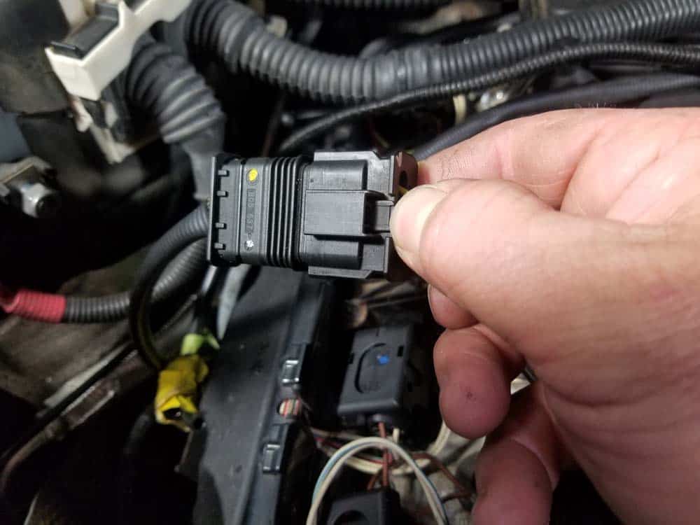 bmw n55 valve cover gasket replacement - Press in the plastic tab to release the oxygen sensor connection