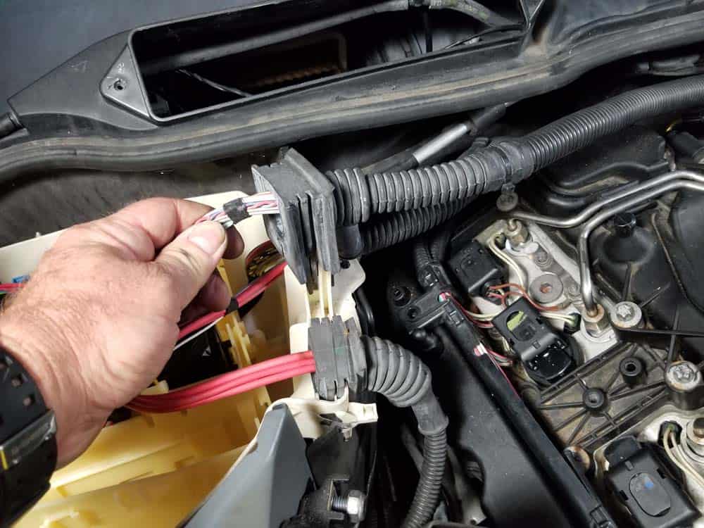 bmw n55 valve cover gasket replacement - Remove the first wiring harness from the E-box