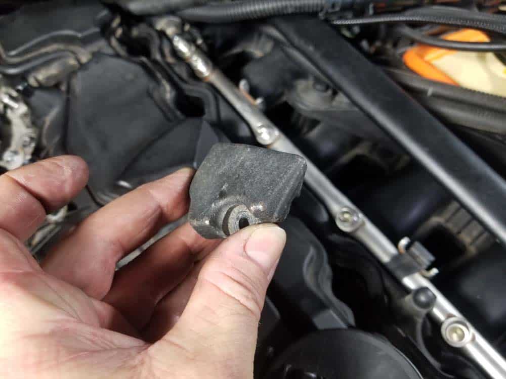 Remove the steel absorber from the valve cover