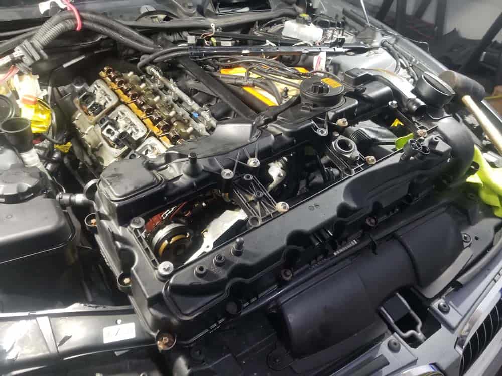bmw n55 valve cover gasket replacement - Remove the valve cover from the engine compartment