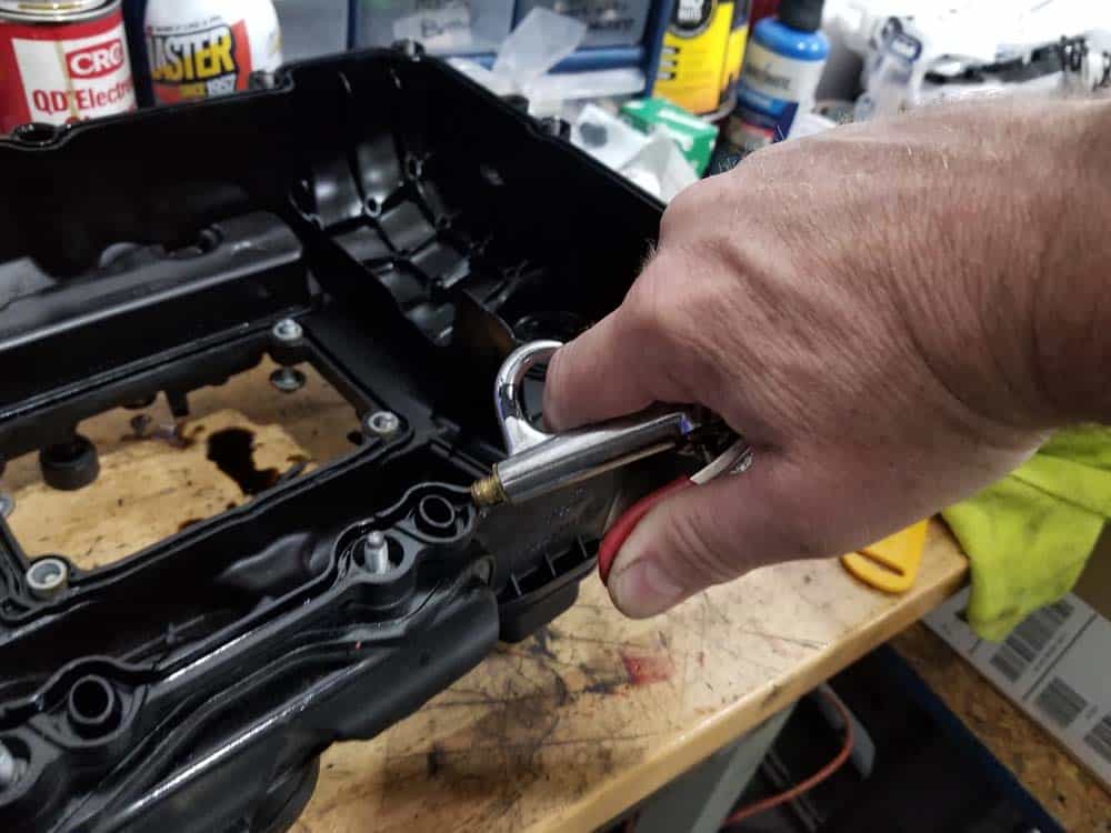 bmw n55 valve cover gasket replacement - Used compressed air to clean the valve cover