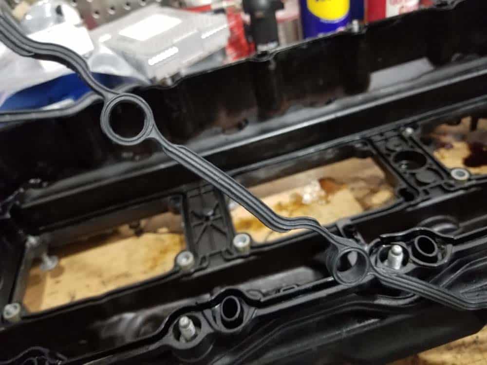 bmw n55 valve cover gasket replacement - Layout the new gasket so it is ready to be installed
