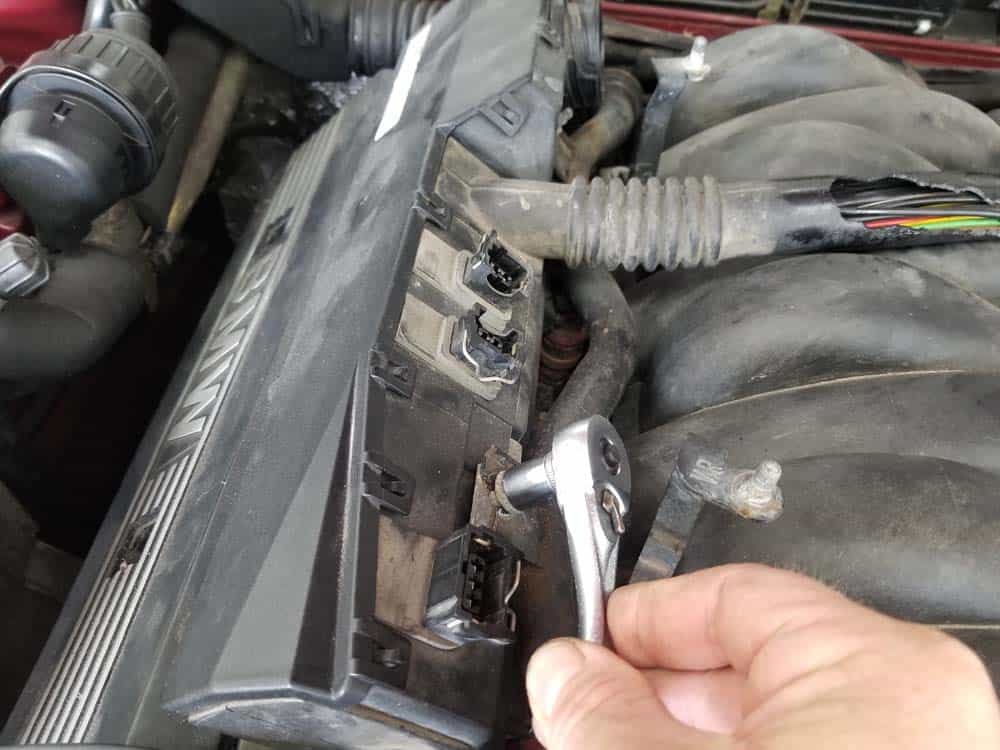 bmw m60 intake manifold gasket replacement - Remove the wiring harness mounting nuts