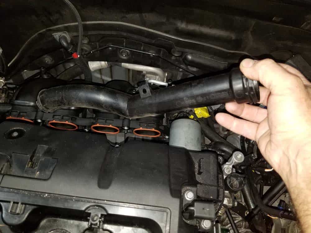 mini r56 water pipe replacement - Remove the water pump from the vehicle