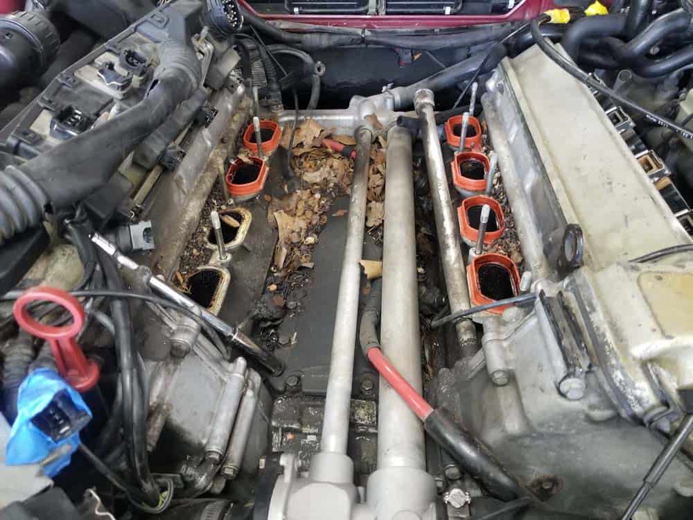 bmw m60 valley pan replacement - Dirt and debris buildup in an M60 V8's valley.