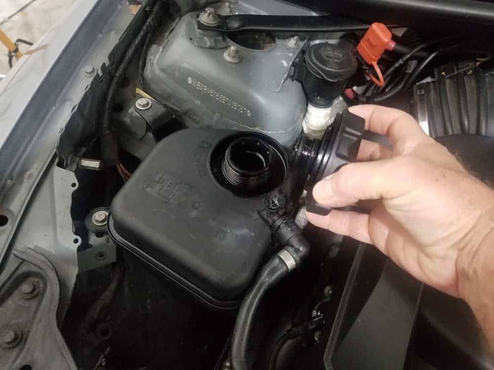 bmw e90 thermostat replacement - Remove the cap from the expansion tank