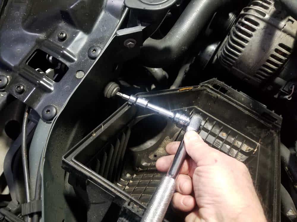 bmw e60 serpentine belt and pulley replacement - Remove the final intake muffler mounting bolt.