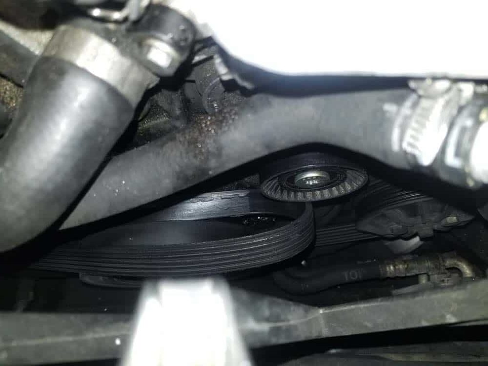 bmw e60 serpentine belt and pulley replacement - Pull the accessory belt free of the tensioner pulley