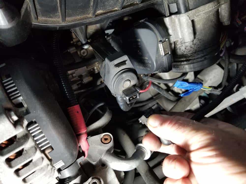 bmw n55 starter replacement - Unplug the fuel vent valve
