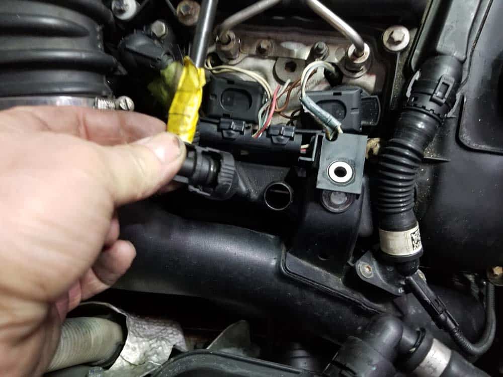 bmw n55 starter replacement - Pull the vacuum tube out of the valve cover
