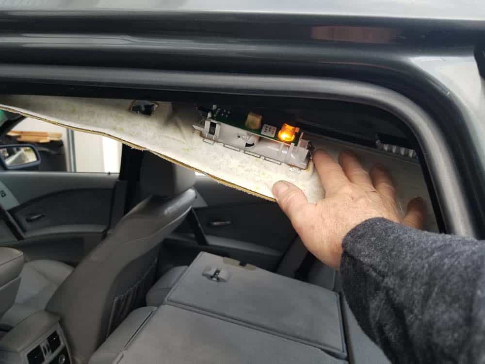 bmw e61 headliner removal - Continue to pull the headliner down on the sides of the vehicle