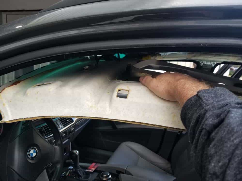 bmw e61 headliner removal - Press the headliner down from the front of the vehicle