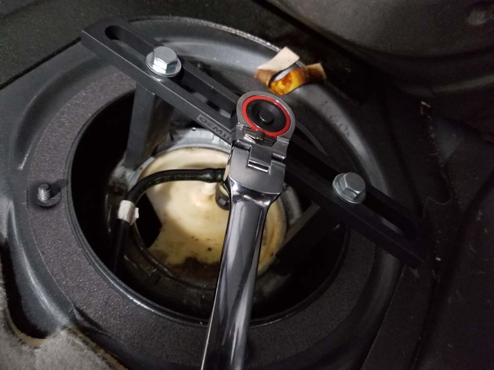 bmw e60 fuel pump replacement - Remove the fuel filter screw cap