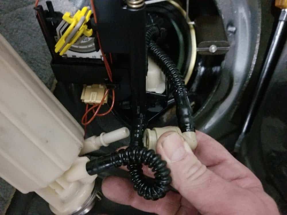 bmw e60 fuel pump replacement - Remove the fuel lines from the fuel filter