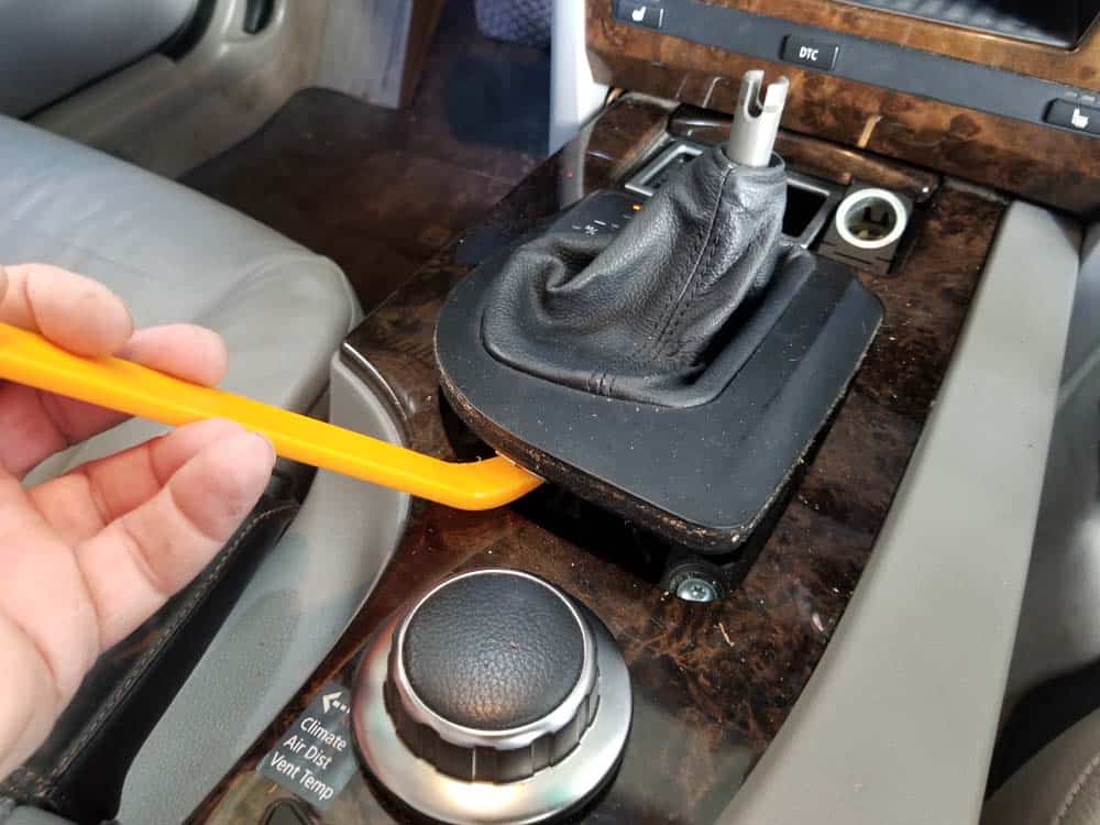 bmw e60 idrive upgrade - Use a plastic trim removal tool to pry the shifter trim loose.