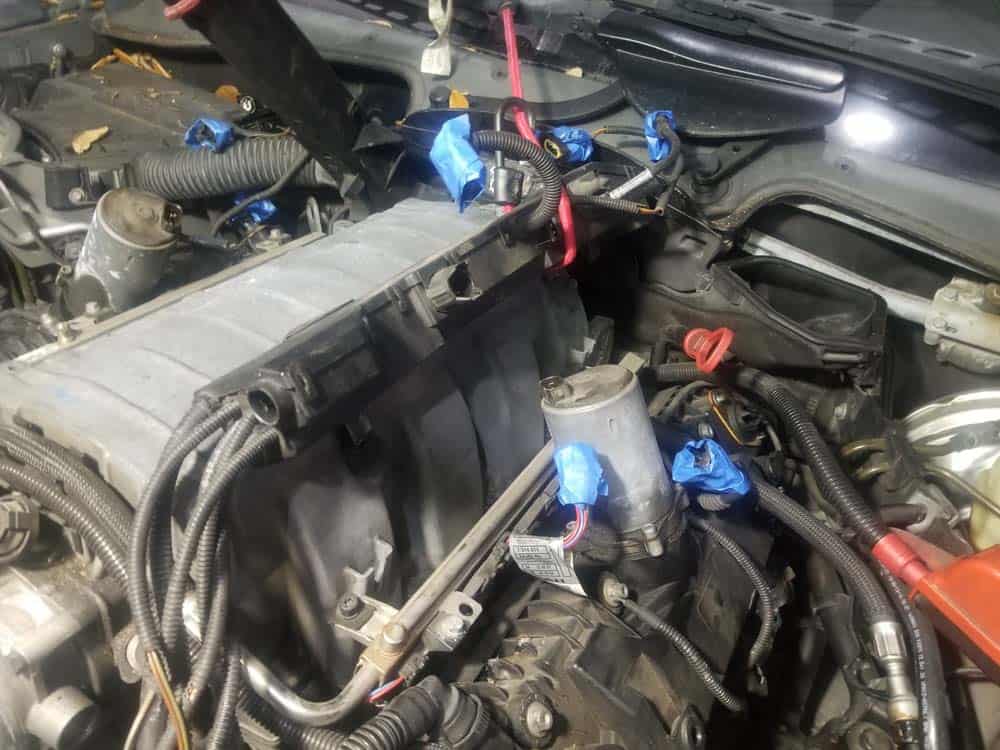 bmw n62 fuel injector replacement - Move the left wiring harness out of the work area.