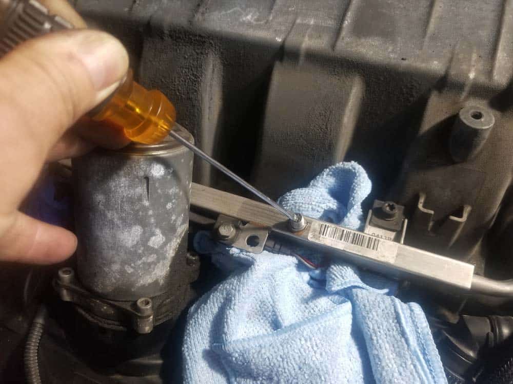 bmw n62 fuel injector replacement - Release the fuel pressure in the fuel rail.