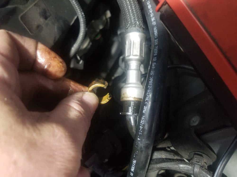 Remove the plastic locking collar from the fuel line connection