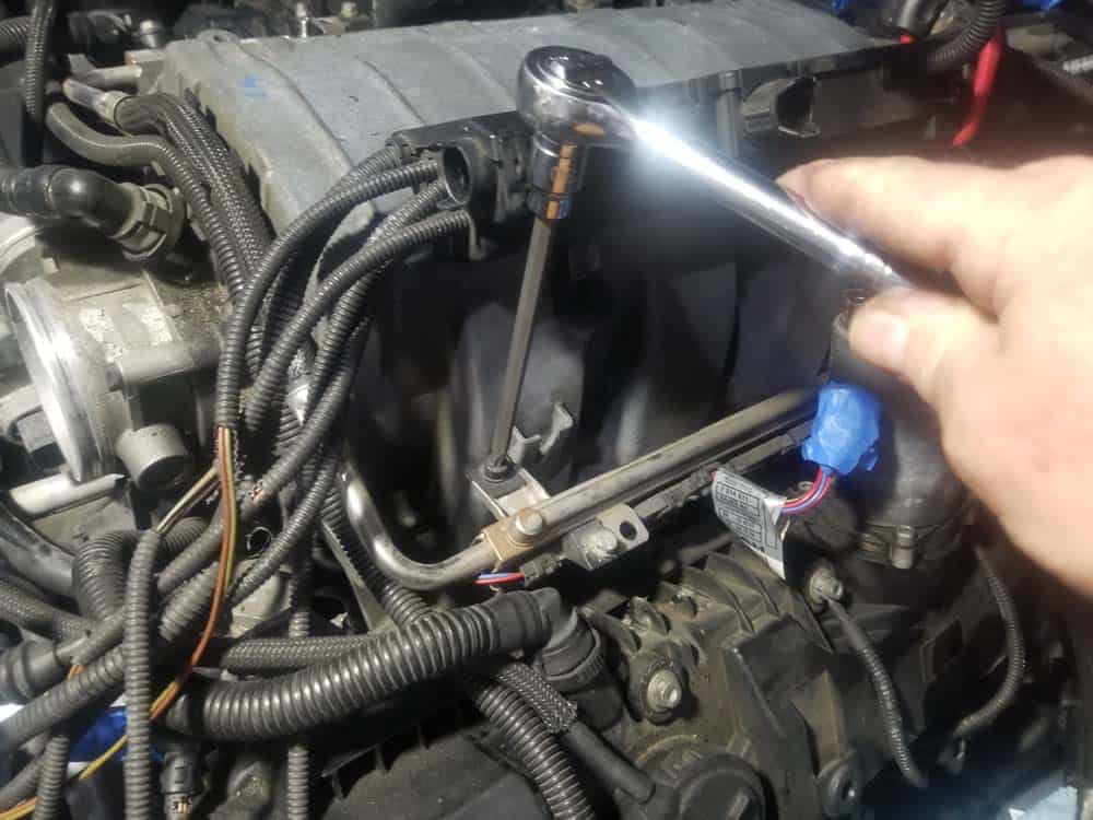 bmw n62 fuel injector replacement - Remove the two fuel rail mounting bolts on the left side of the engine.