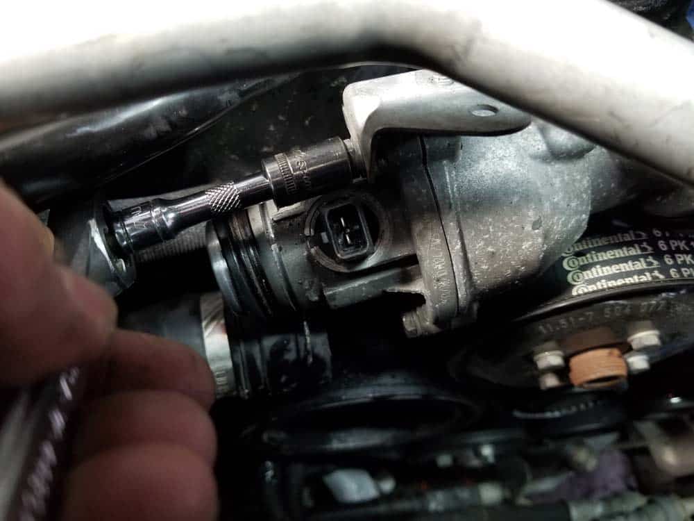 bmw n62 thermostat replacement - Remove the thermostat mounting bolts
