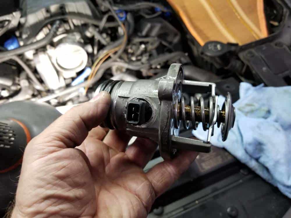 bmw n62 thermostat replacement - The thermostat removed from the waterpump