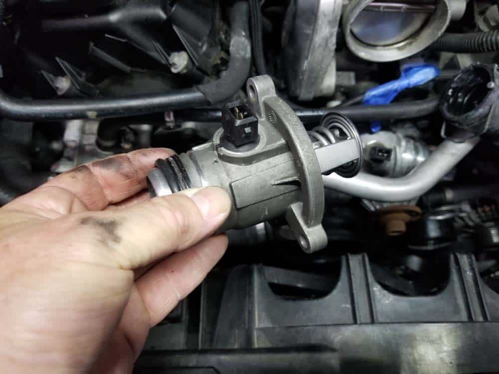 bmw n62 water pump replacement - Remove the thermostat from the water pump