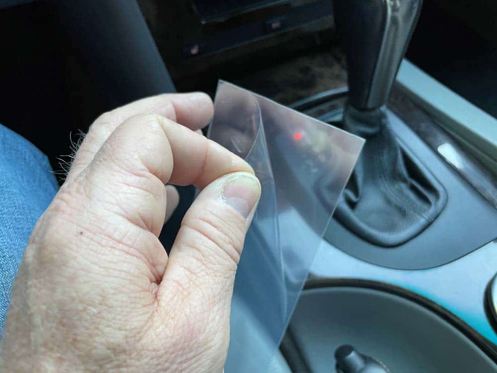 Peel off both sides of the anti-glare film