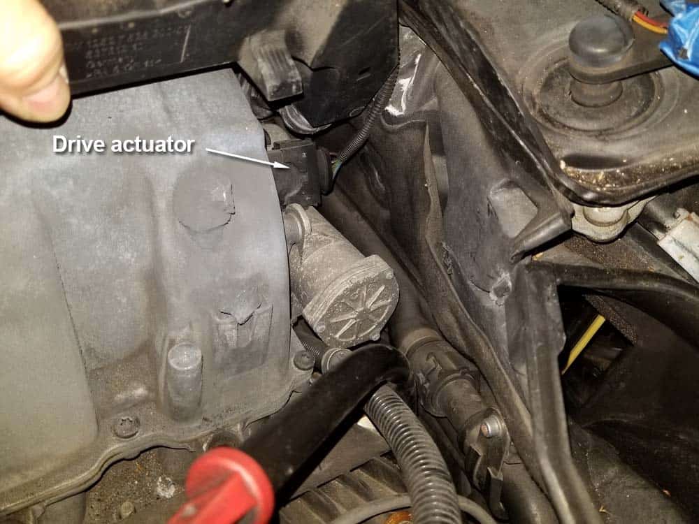 bmw n62 intake manifold - Locate the drive actuator on the rear right side of the intake manifold.