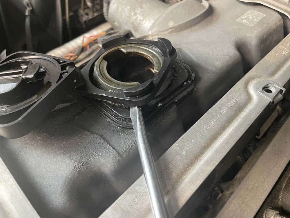 rough idle diagnoses and repair - Remove the oil filler cap from the valve cover
