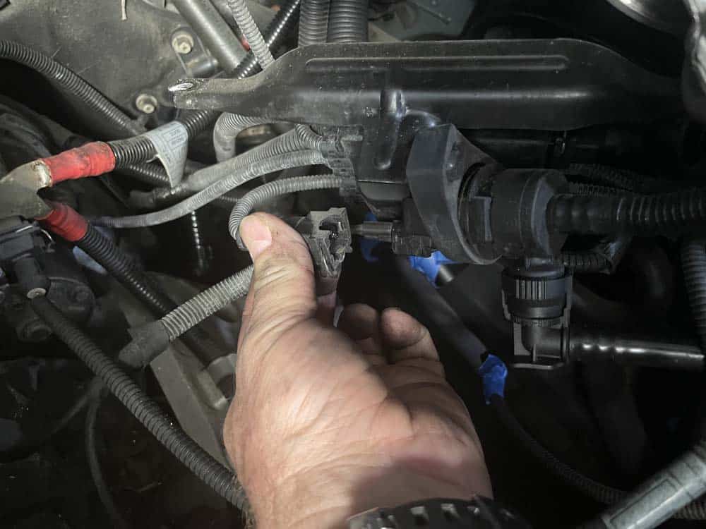 Unplug the fuel tank vent valve